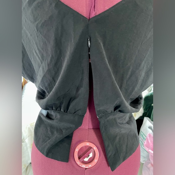 Naked Zebra - classy black top with shoulder pads, back slit and back zip - Picture 7 of 10